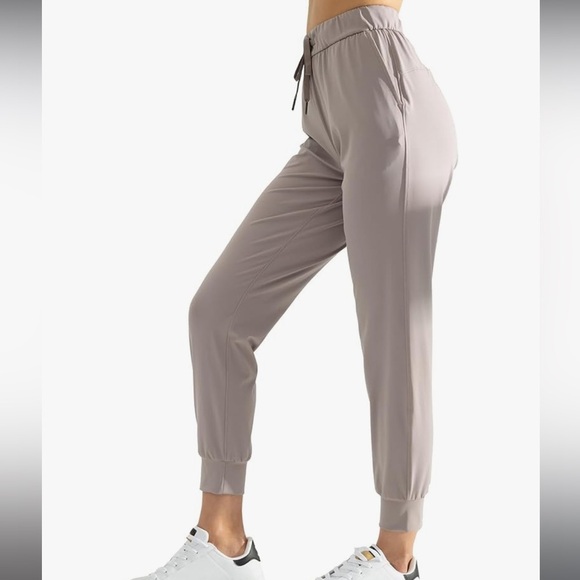 ajisai Pants - Women’s Beige Jogger Sweatpants
